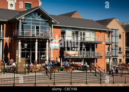 Großbritannien, Nottinghamshire, Nottingham, Schloss Wharf, Waterfront Bar und Restaurant in Canalside Gebäuden Stockfoto