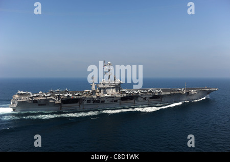 Der Flugzeugträger USS John C. Stennis (CVN-74)-Transite am Arabischen Golf Stockfoto