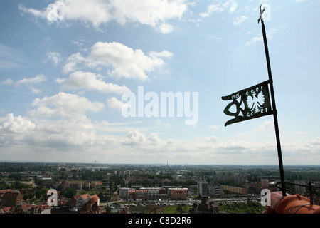 Altstadt von Danzig vom Dach des Str. Marys Kathedrale, die größte Backsteinkirche der Welt, in Danzig, Polen. Stockfoto