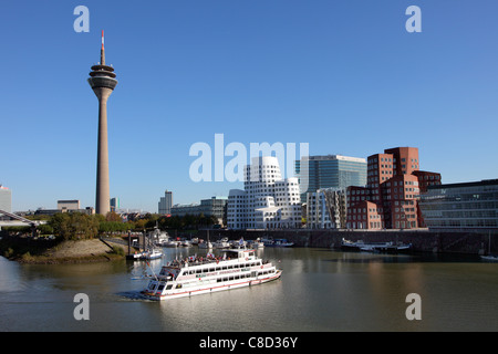 Stadt Düsseldorf, Deutschland. Stadtzentrum, Bürogebäude "Neuer Zollhof" von Architekt Gehry.  "Medienhafen" Bereich. Stockfoto