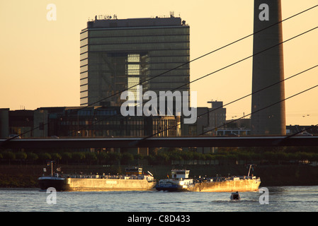 Skyline von Düsseldorf am Rhein. Stockfoto