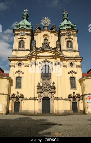 Barocke St.-Hedwig-Kirche von Kilian Ignaz Dientzenhofer im Dorf Legnickie Pole im unteren Schlesischen Woiwodschaft, Polen. Stockfoto