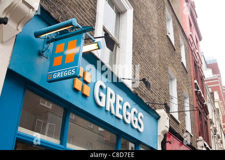 Blick auf das Ladenschild Greggs Bäcker, 2011 Stockfoto