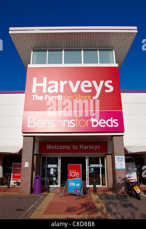 Gesamtansicht von der Außenseite eines "Harveys" Möbel in Aylesbury speichern Stockfoto