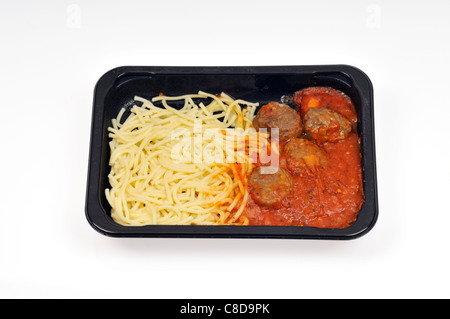 Tablett mit Spaghetti mit Tomaten-Sauce und Frikadellen Fertiggerichte. Stockfoto