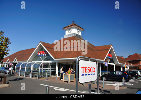 Tesco Superstore, High Street, Feltham, London Borough of Hounslow, Greater London, England, United Kingdom Stockfoto