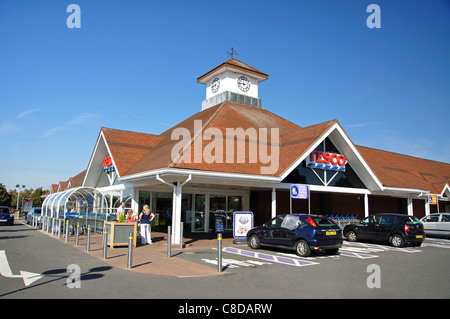 Tesco Superstore, High Street, Feltham, London Borough of Hounslow, Greater London, England, United Kingdom Stockfoto