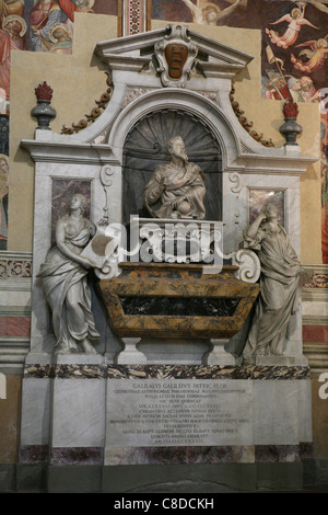 Grab von Galileo Galilei in der Basilika von Santa Croce in Florenz, Italien. Stockfoto