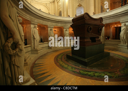 Grab von Napoleon Bonaparte in der Kapelle von Saint-Louis-des-Invalides in Paris, Frankreich. Stockfoto