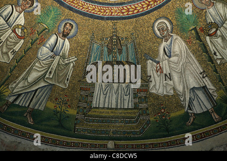 Saint Peter and Saint Paul. Byzantinische Mosaik in der arianischen Baptisterium in Ravenna, Italien. Stockfoto