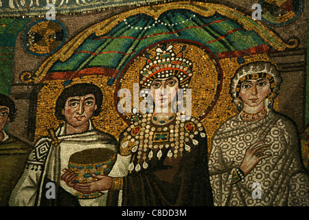 Byzantinische Kaiserin Theodora. Byzantinischen Mosaiken in der Basilika von San Vitale in Ravenna, Italien. Stockfoto