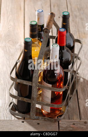 Flaschen Wein in der Flasche Träger Stockfoto