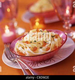 Tagliatelles mit Lachsrogen Stockfoto