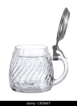 Studio-Fotografie von einem Bierkrug aus Glas mit geöffneten metallische Kappe in weißem Rücken gemacht Stockfoto