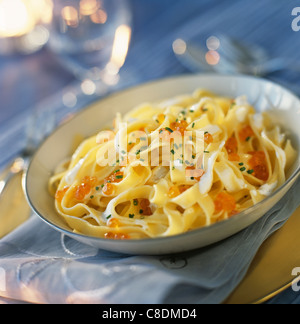 Tagliatelles mit Lachsrogen Stockfoto