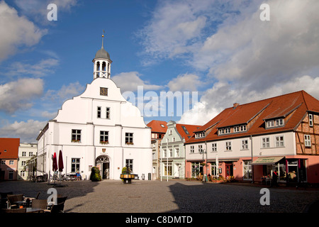 Altes Rathaus und Markt Platz Wolgast, Mecklenburg-Vorpommern, Deutschland Stockfoto