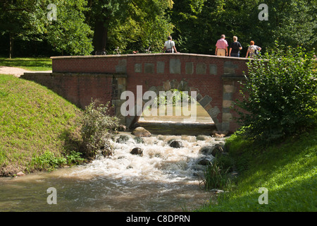 Park Muzakowski (Fürst Puckler Park) - ein UNESCO-Weltkulturerbe. Bad Muskau, Deutschland / Polen. Stockfoto