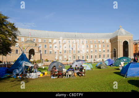 Zelte vor Bristol Ratssaal aus Protest besetzen Bristol, Bristol, UK, am 20. Oktober 2011. Der Protest ist eins der vielen auf der ganzen Welt inspiriert durch die Occupy Wall Street-Proteste in New York. Stockfoto