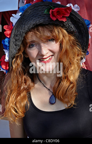 Rote Haarfrau. Porträt einer lebhaften reifen Frau mit rotem Haar. Redhead lächelnd Stockfoto