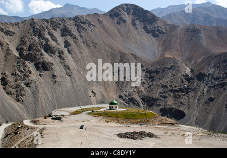 Das Mausoleum von Ahmad Shah Massoud im Panjshir-Tal, Afghanistan, Oktober 2004. Stockfoto