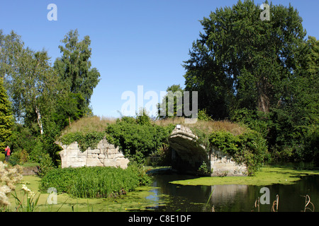 Blick auf den Fluss Avon Mühle Garten Warwick Stockfoto