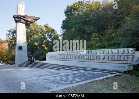 Denkmal für polnische Soldaten und deutscher Antifaschisten, Volkspark Friedrichshain, Berlin, Deutschland Stockfoto