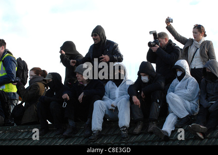 Vertreibung der Bewohner weiter ohne Unterlaß für den zweiten Tag am Dale Farm Reisende Standort, Riesenkrabben Hill, in der Nähe von Basildon, Essex, UK, Europa. 20. Oktober 2011 Stockfoto