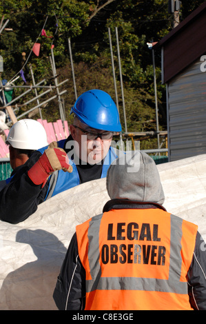 Vertreibung der Bewohner weiter ohne Unterlaß für den zweiten Tag am Dale Farm Reisende Standort, Riesenkrabben Hill, in der Nähe von Basildon, Essex, UK, Europa. 20. Oktober 2011 Stockfoto