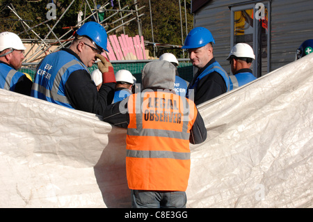 Vertreibung der Bewohner weiter ohne Unterlaß für den zweiten Tag am Dale Farm Reisende Standort, Riesenkrabben Hill, in der Nähe von Basildon, Essex, UK, Europa. 20. Oktober 2011 Stockfoto