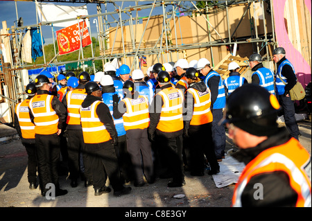 Vertreibung der Bewohner weiter ohne Unterlaß für den zweiten Tag am Dale Farm Reisende Standort, Riesenkrabben Hill, in der Nähe von Basildon, Essex, UK, Europa. 20. Oktober 2011 Stockfoto