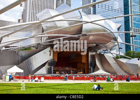 Jay Pritzker Pavilion, entworfen von Frank Gehry, Millennium Park, Chicago, IL, USA Stockfoto