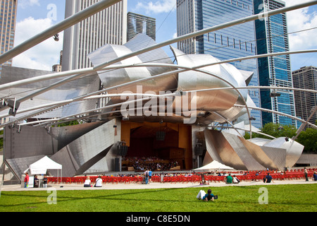 Jay Pritzker Pavilion, entworfen von Frank Gehry, Millennium Park, Chicago, IL, USA Stockfoto