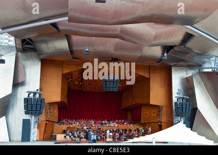 Jay Pritzker Pavilion, entworfen von Frank Gehry, Millennium Park, Chicago, IL, USA Stockfoto