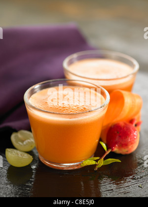 Karotte, Traube und Granatapfel smoothie Stockfoto