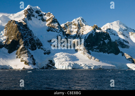 Berge in der Nähe von Lemaire-Kanal in der Antarktis Stockfoto