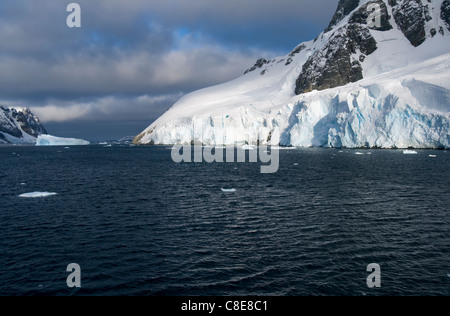 Berge in der Nähe von Lemaire-Kanal in der Antarktis Stockfoto