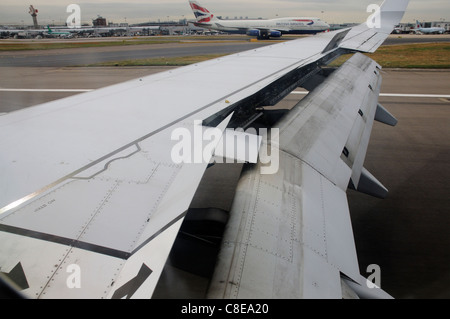 Ein flugzeugflügel konfiguriert für die Landung Stockfoto