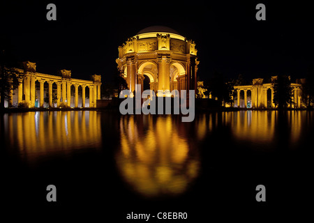 San Francisco Palace of Fine Arts Reflexion am Teich in der Nacht 2 Stockfoto