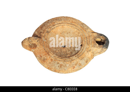 römische Öllampe Keramik aus Karthago isoliert auf weißem Hintergrund Stockfoto