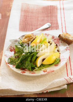 Feldsalat, Birnen und Ziegenkäse Salat Stockfoto
