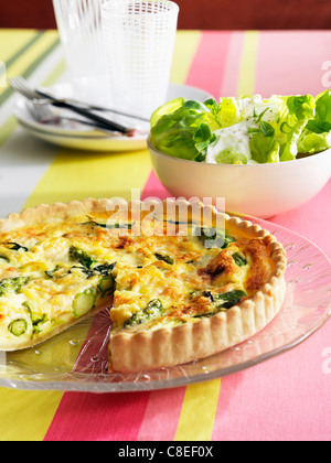 Grüner Spargel-quiche Stockfoto