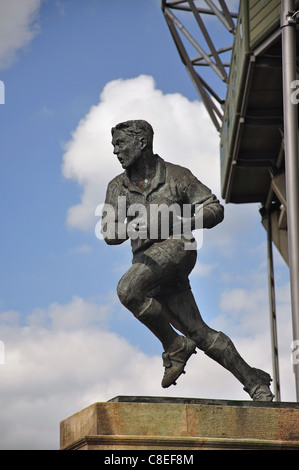 Westtribüne Statue, Twickenham Stadium, Twickenham, London Borough of Richmond upon Thames, London, England, Vereinigtes Königreich Stockfoto