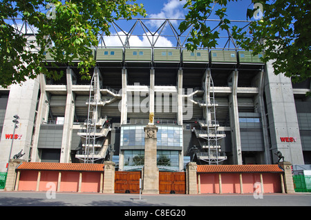 Eingang Westtor, Twickenham Stadium, Twickenham, London Borough of Richmond upon Thames, London, England, Vereinigtes Königreich Stockfoto