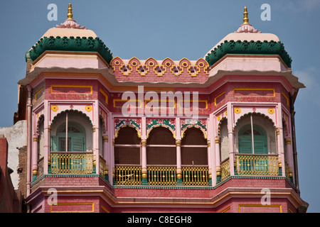 Hindu-Tempel in Vijaya schwärmt Ghat während der jährlichen Festivals der Shivaratri in heiligen Stadt Varanasi, Indien Stockfoto