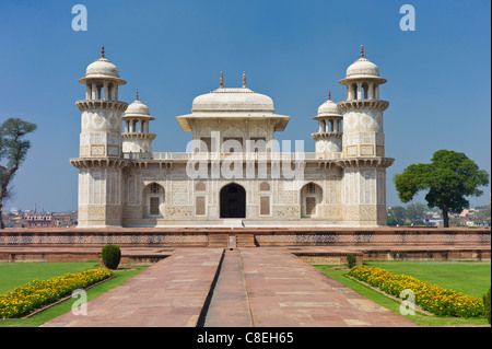 Grab von Etimad Ud Doulah, 17. Jahrhundert Mughal Grab erbaut 1628, Agra, Indien Stockfoto