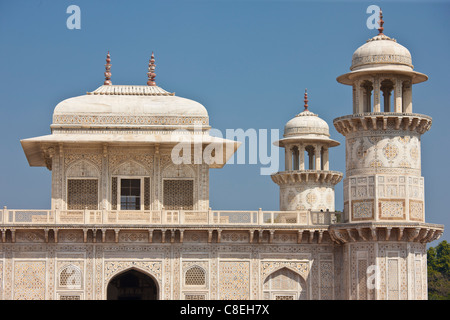 Grab von Etimad Ud Doulah, 17. Jahrhundert Mughal Grab erbaut 1628, Agra, Indien Stockfoto