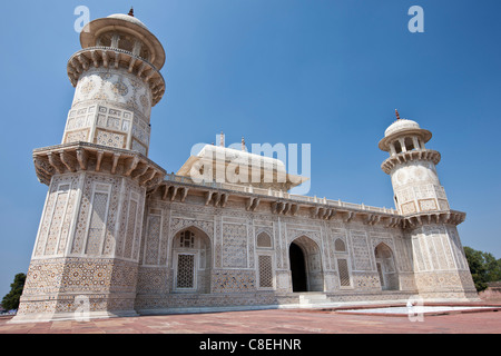 Grab von Etimad Ud Doulah, 17. Jahrhundert Mughal Grab erbaut 1628, Agra, Indien Stockfoto