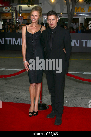 RACHEL ROBERTS & ANDREW NICCOL RECHTZEITIG. LOS ANGELES PREMIERE LOS ANGELES Kalifornien USA 20. Oktober 2011 Stockfoto