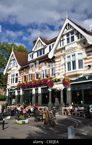 Krone & Greyhound Pub, Dulwich Dorf, Dulwich, London Borough of Southwark, London, Greater London, England, Vereinigtes Königreich Stockfoto