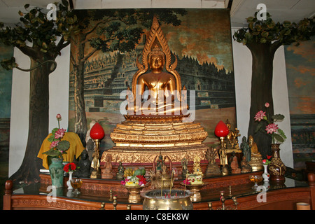 Goldene Buddha-Schrein In Brahmavira Arama buddhistischen Tempel, Bali Stockfoto